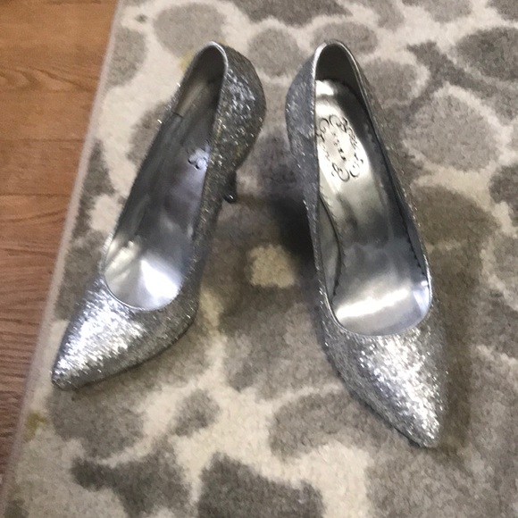 High heals - Picture 2 of 2